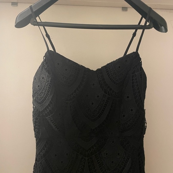 Lulu’s black midi dress size Small - Picture 2 of 9